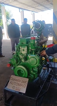 Representantes de Automaq durante la entrega